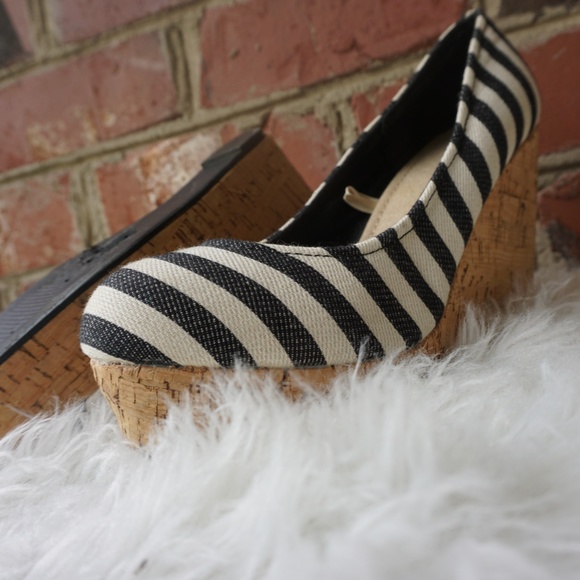 Navy Striped Wet Seal Wedges - Picture 8 of 8